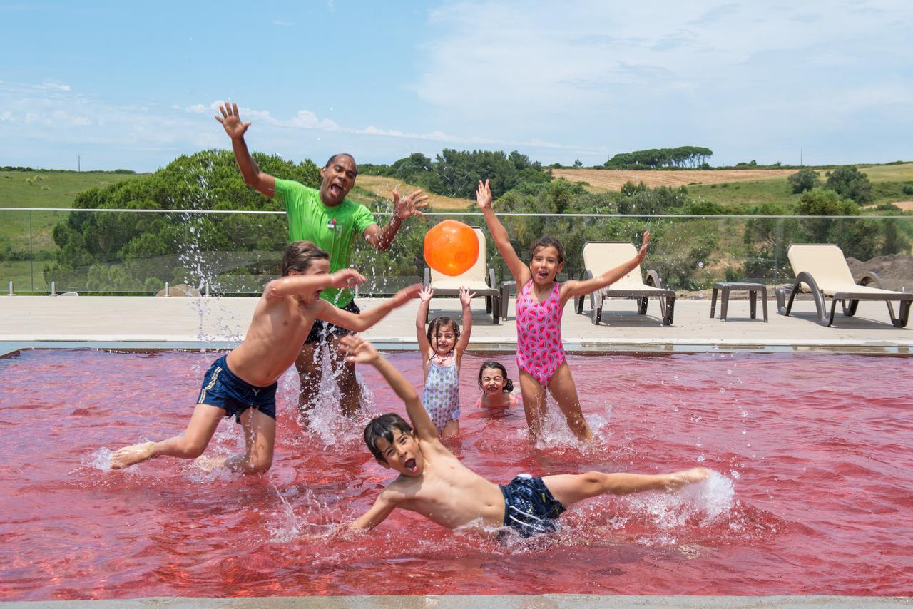 Vila Gale Sintra Bagian luar foto Family in a swimming pool